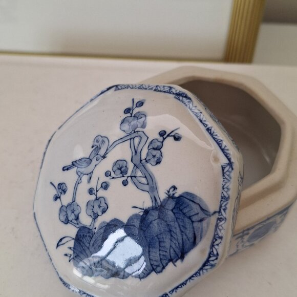 Vintage Blue and White porcelain trinket box jewelry jewellery box chinoiserie - Picture 4 of 9